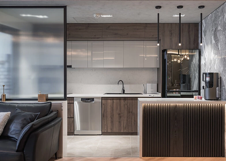 Walnut Wood Combining with White Pet Finishing Kitchen Cabinets