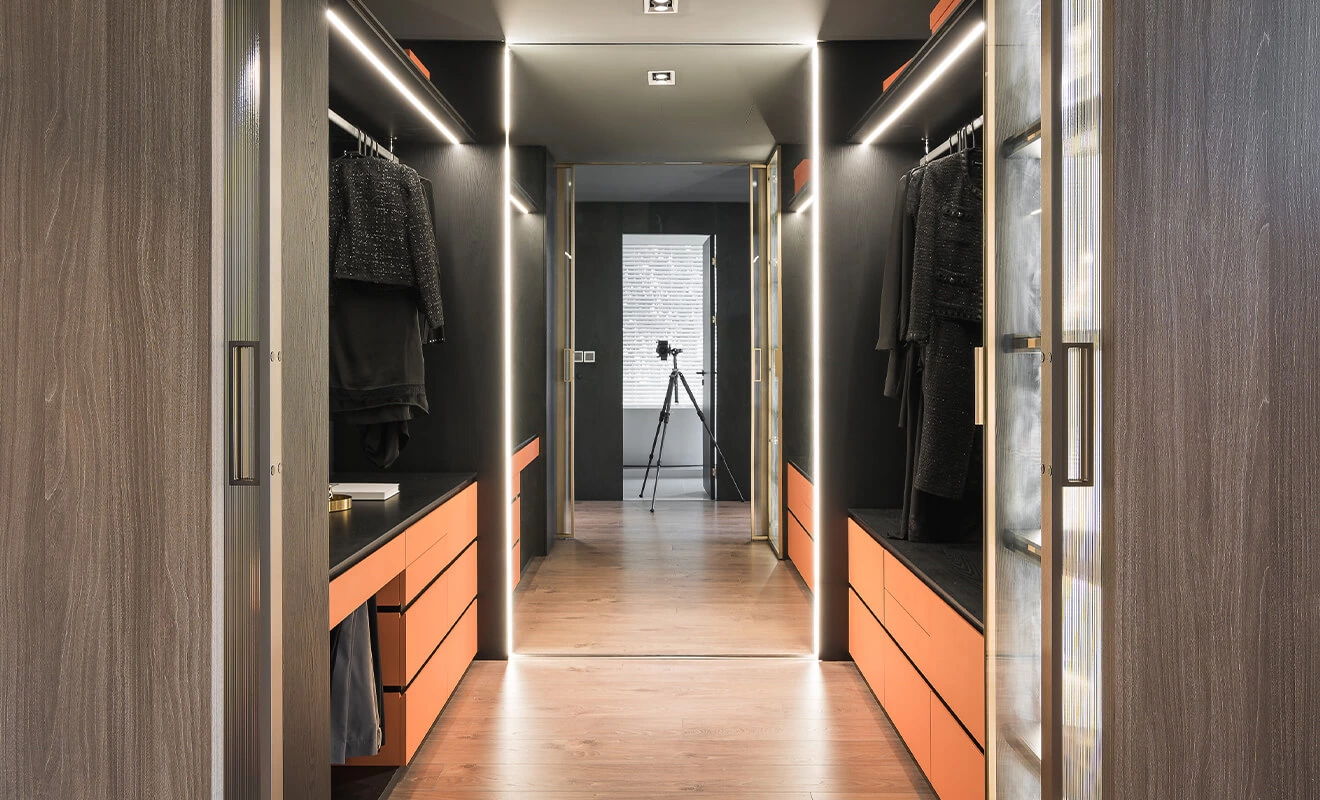 6 Galley Style Walk-in Closet Ideas