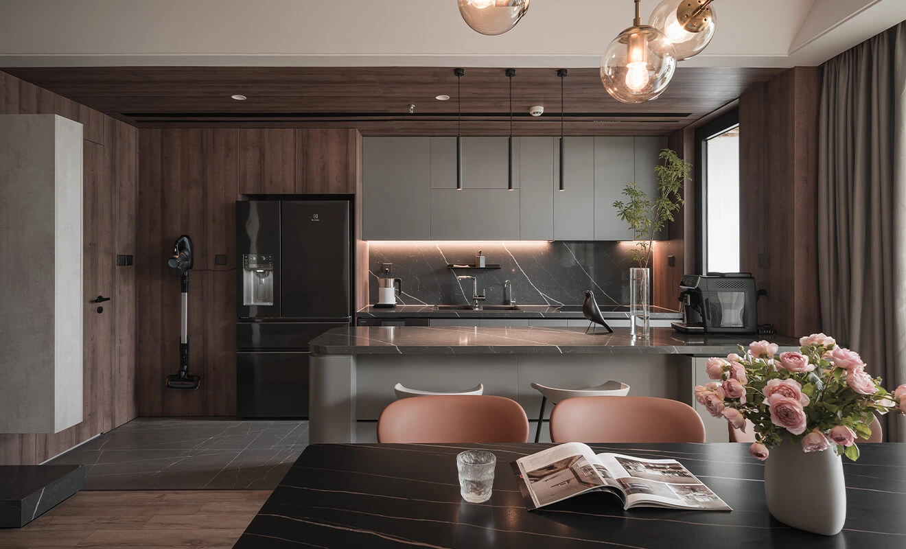 8 Texture-rich Kitchens Designed with Wood and Stone