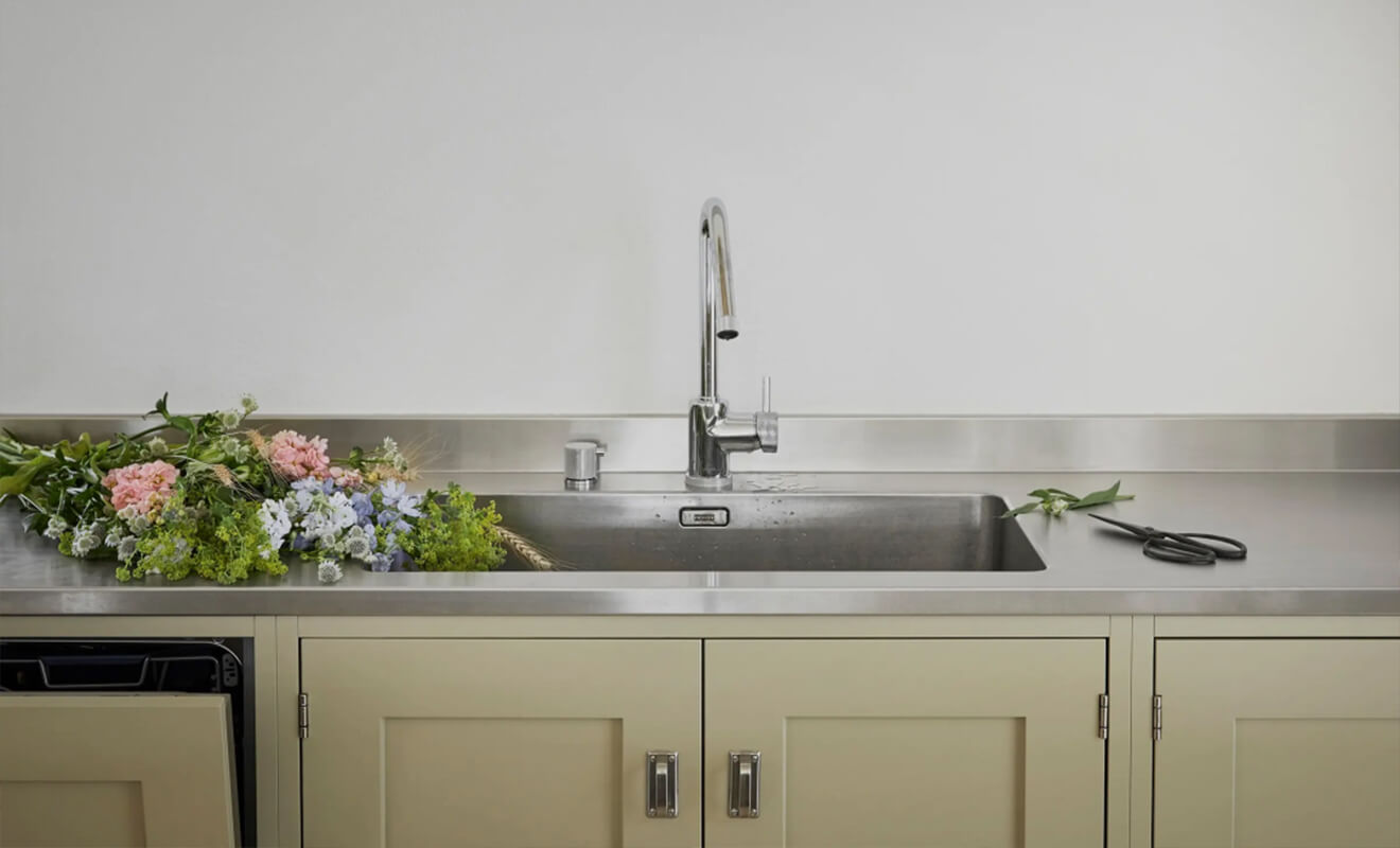 10 Perfect Matches to Stainless Steel Countertop