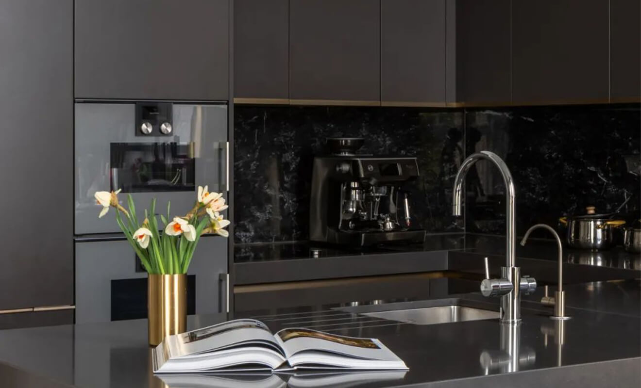 Inspirations to Make a Black Kitchen Work for You