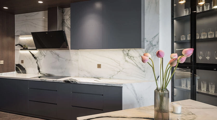 High-end Quartz Marble Kitchen Design with Odd Shaped Island