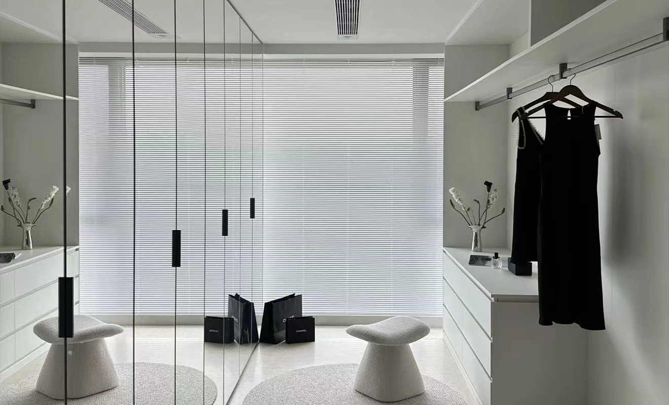 7 Tips to Make Your Walk-in Closet Look Bigger